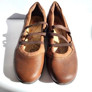 Earth Spirit 6.5 Brown Tan flat elastic Slip on casual dress shoes boho cute